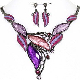 Curve Point Leaves Necklace