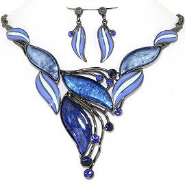 Curve Point Leaves Necklace